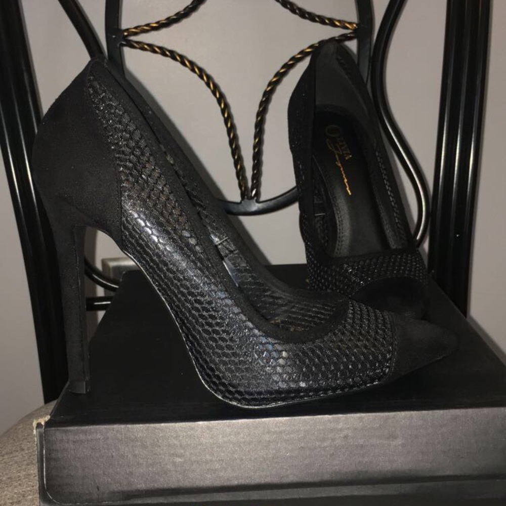 Black & Clear Pumps 👠